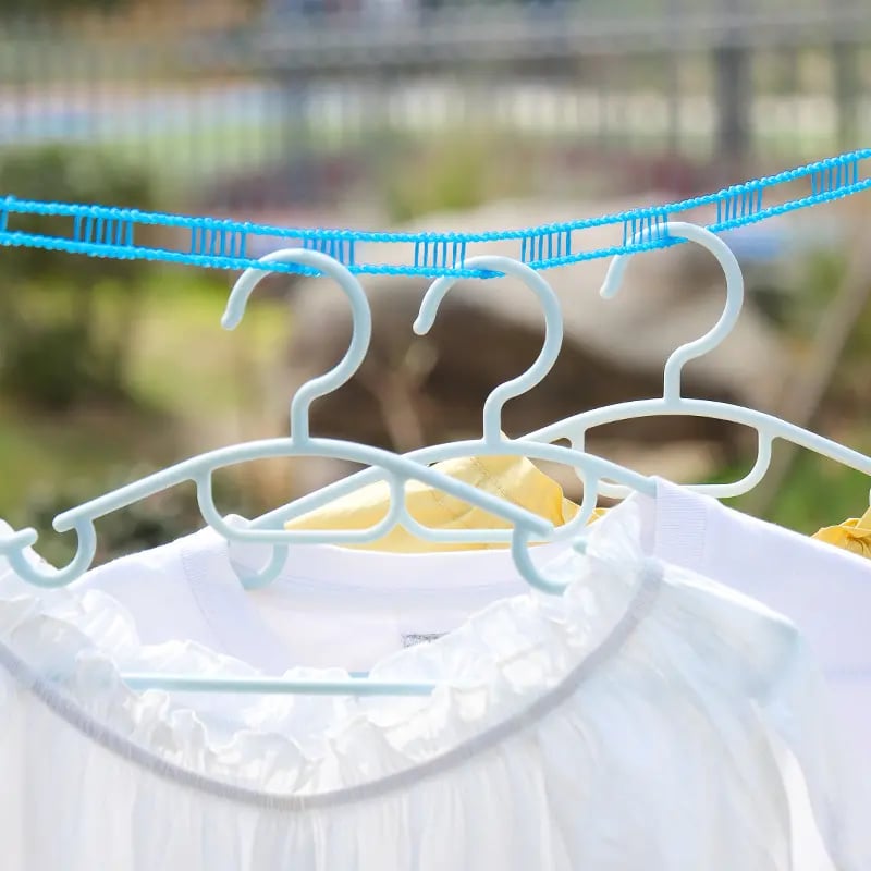 Adjustable windproof clothesline design with hooks