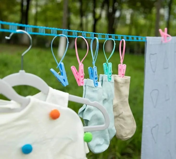 Windproof adjustable clothesline for indoor and outdoor use